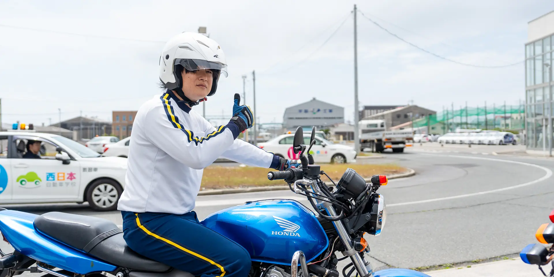 安定×やりがい×仲間◎未経験から“教える人”へキャリアチェンジ！自動車学校のインストラクター